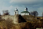 Каменная крепость Изборск на современном месте (с каменным Никольским собором)